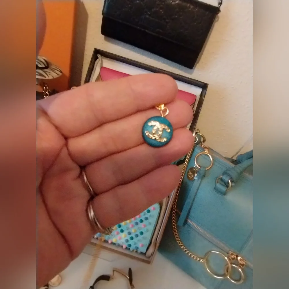 CC Zipper Pull Excellent Pre-loved Condition - Picture 2 of 5